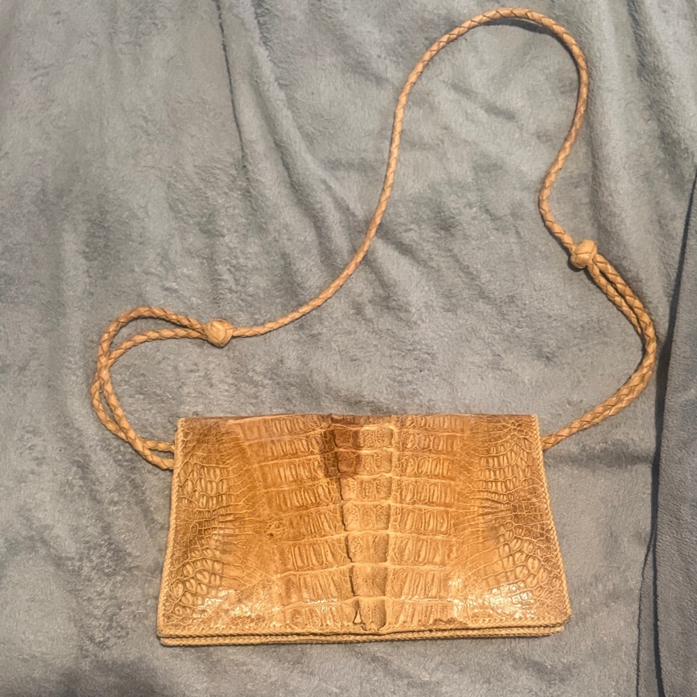 Elegant Tan Crocodile-Embossed Women's Bag